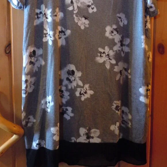 NWT! XL VERA WANG Nightgown/Nightshirt Gray/Black/White Floral Design - Picture 2 of 6